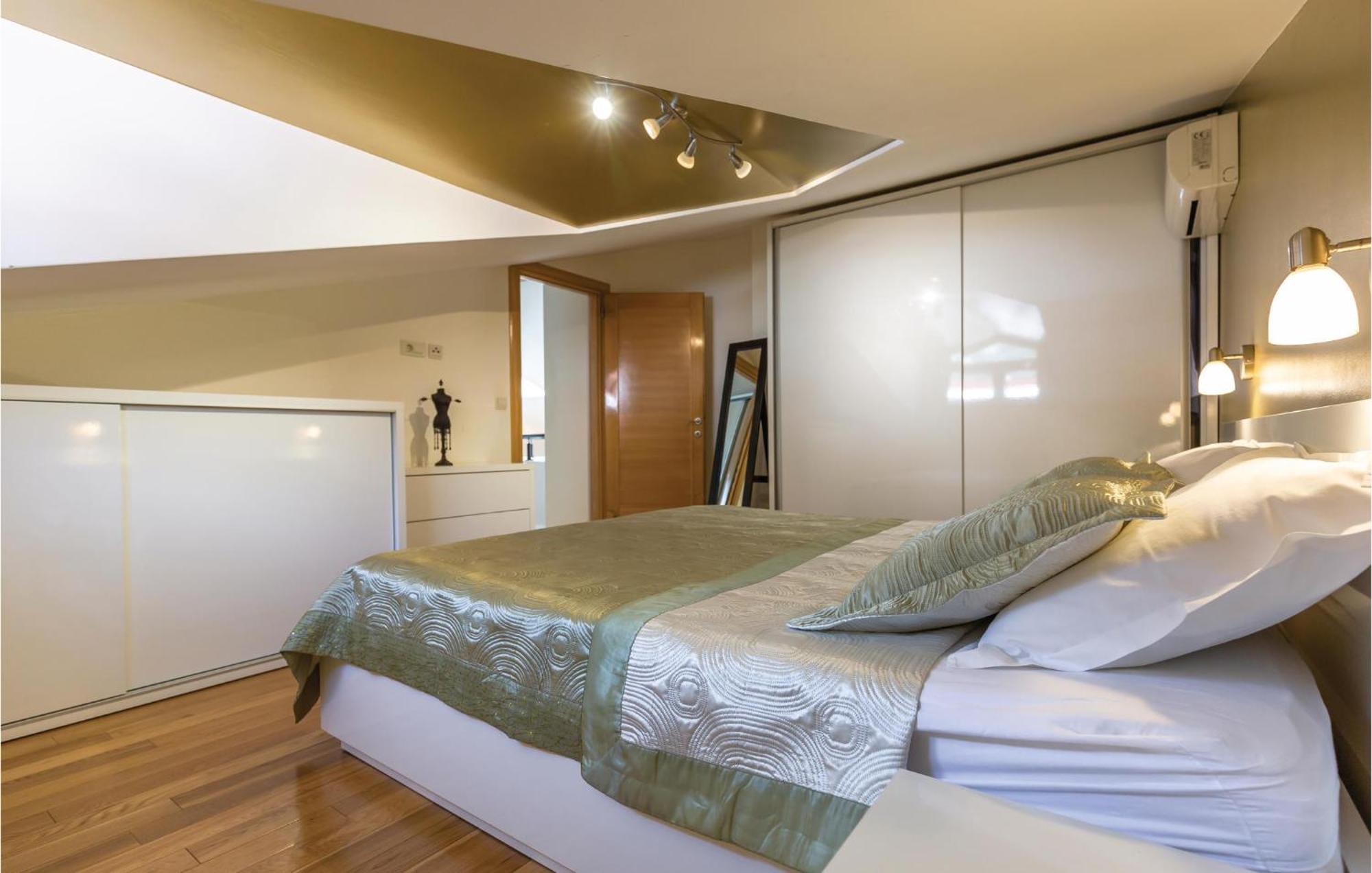 Lovely Apartment In Makarska With Kitchenette Exterior foto