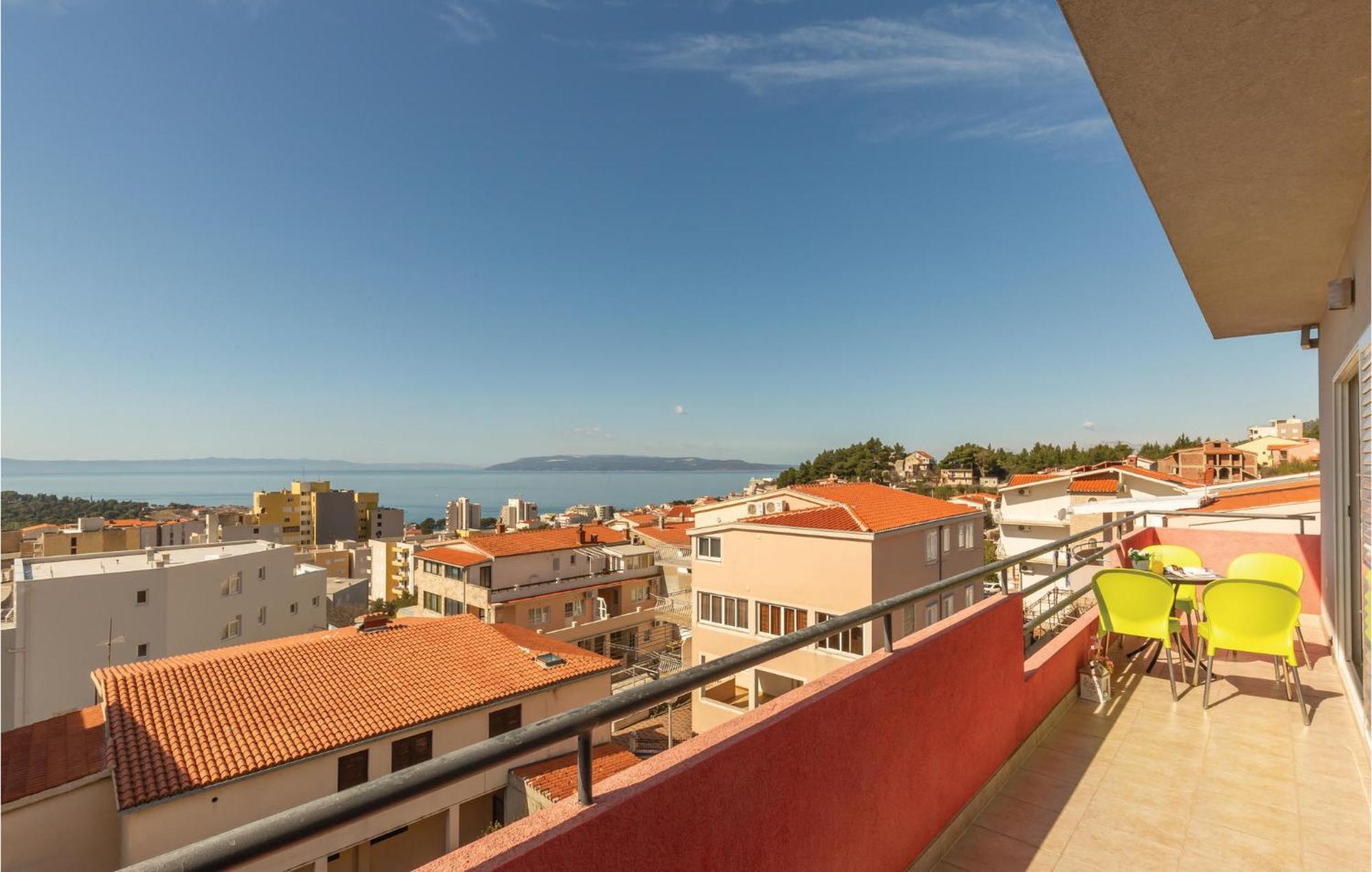 Lovely Apartment In Makarska With Kitchenette Exterior foto